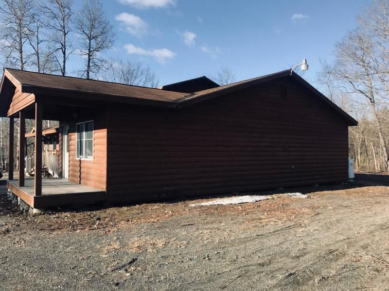 94 Main Rd, Abbot, ME 04406